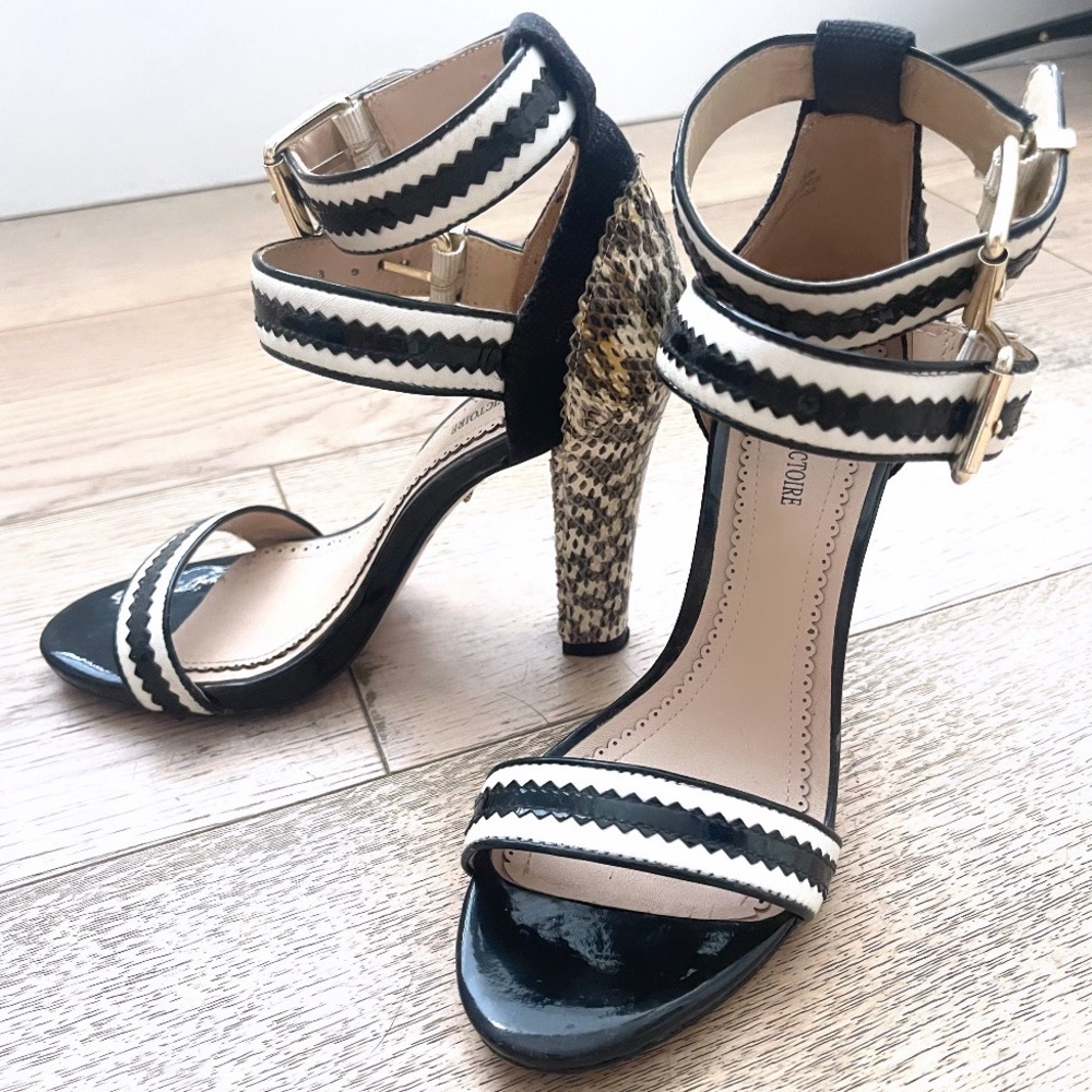 Pour La Victoire Snakeskin Heels